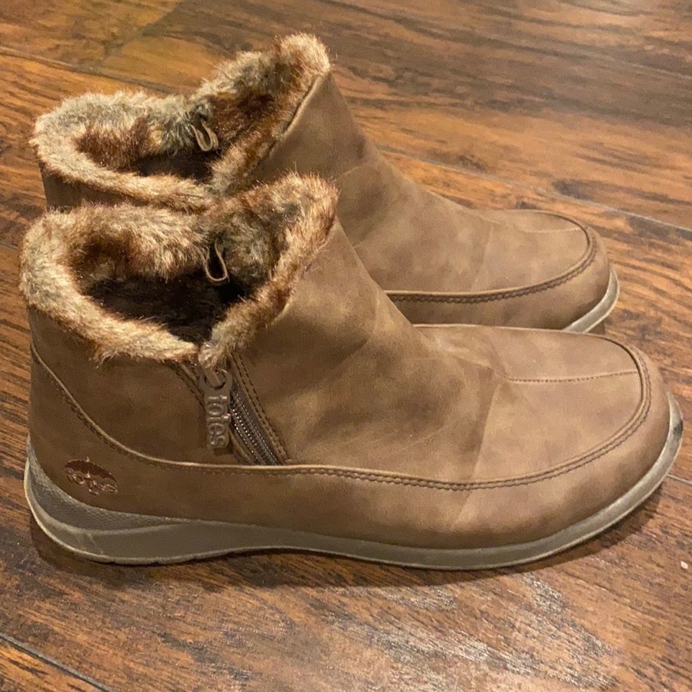 Totes winter boots insulated size 10 in EUC comfy boots